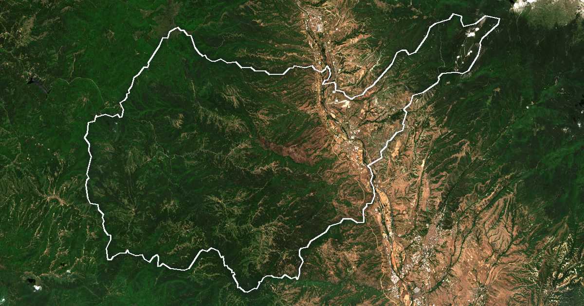 Imagen de satélite con el límite trazado: Strumyani
