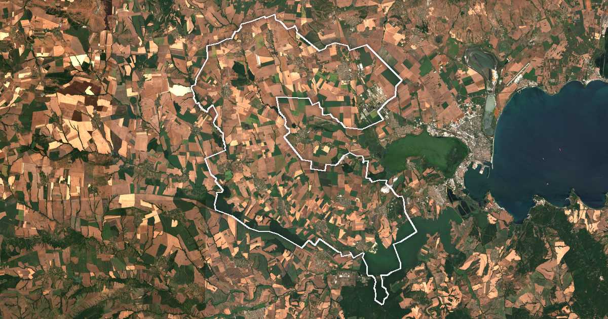 Imagen de satélite con el límite trazado: Kameno