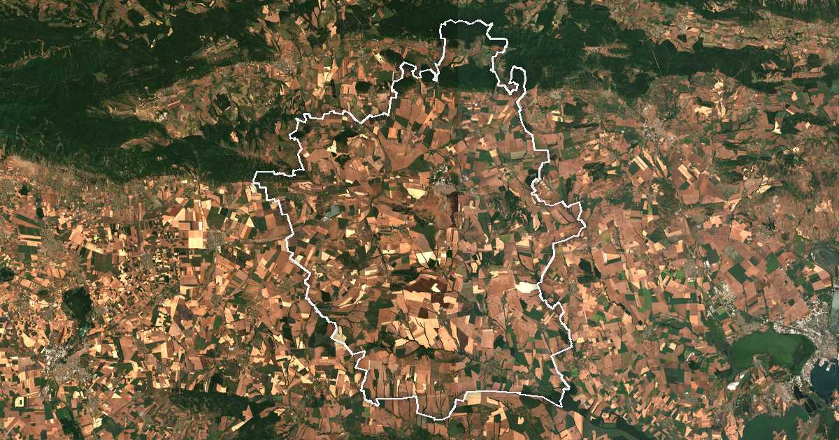Imagen de satélite con el límite trazado: Karnobat