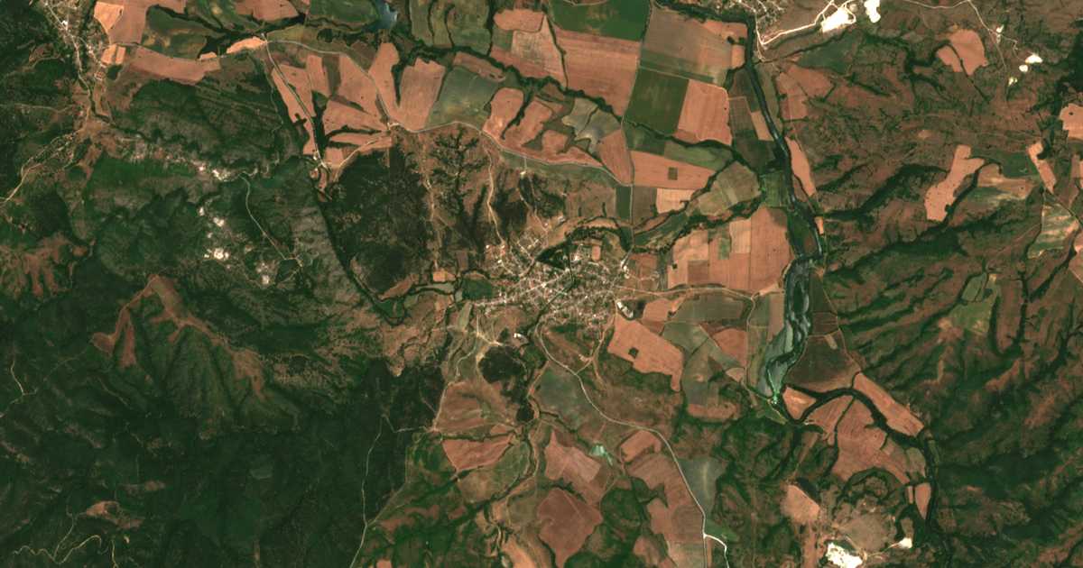 Mapa por satélite de Ustrem