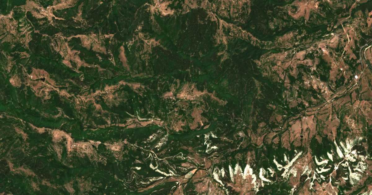 Mapa por satélite de Rǎt