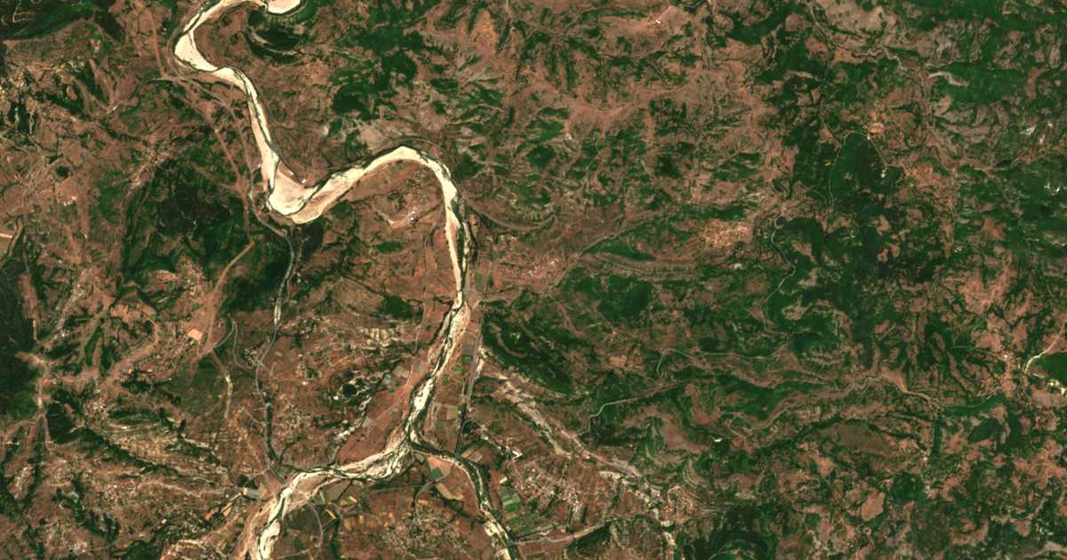 Mapa por satélite de Starejšino