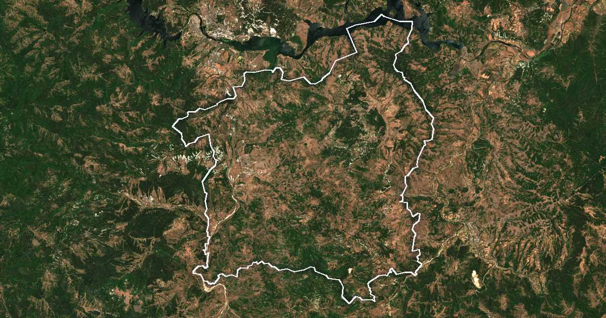 Imagen de satélite con el límite trazado: Momchilgrad