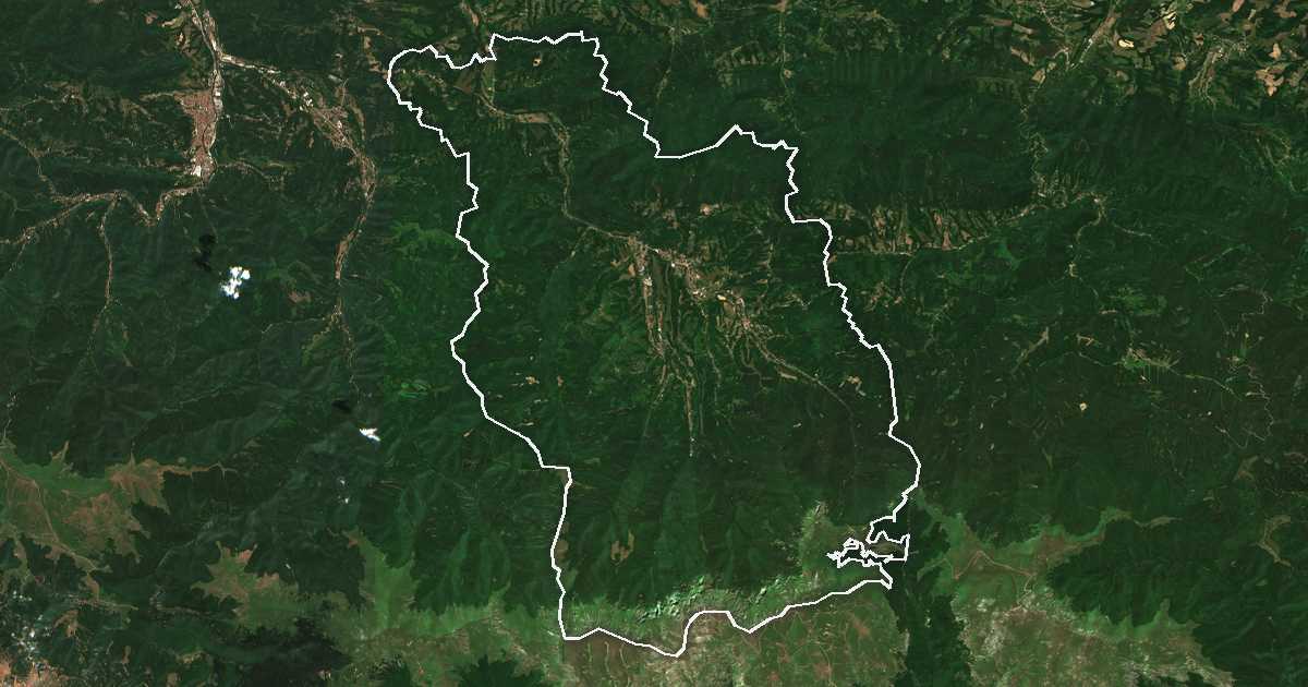 Imagen de satélite con el límite trazado: Apriltsi