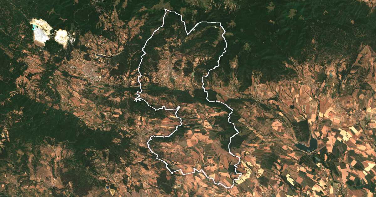 Imagen de satélite con el límite trazado: Strelča