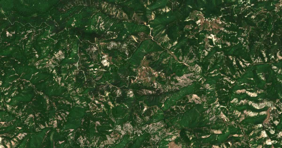 Mapa por satélite de Tri mogili
