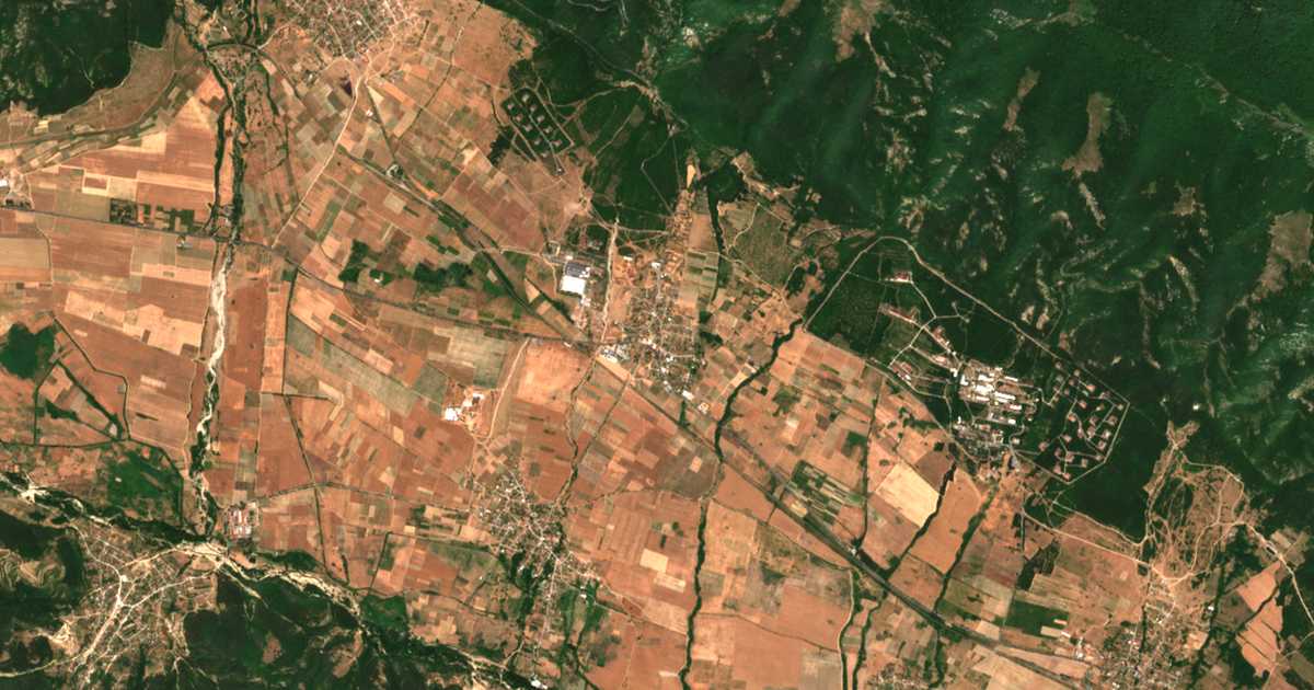 Mapa por satélite de Kǎrnare