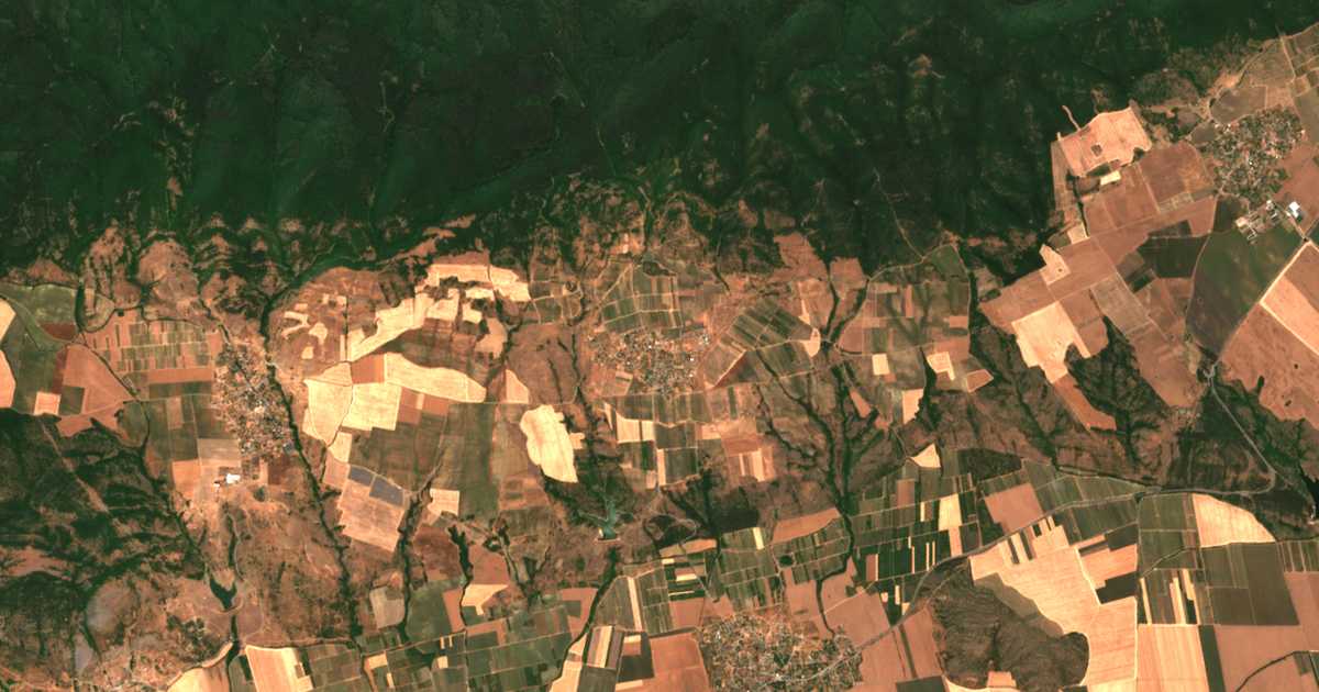 Mapa por satélite de Naučene