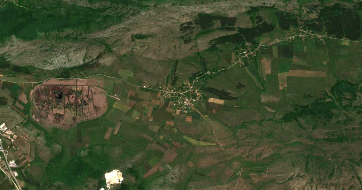 Mapa por satélite de Golemo Malovo