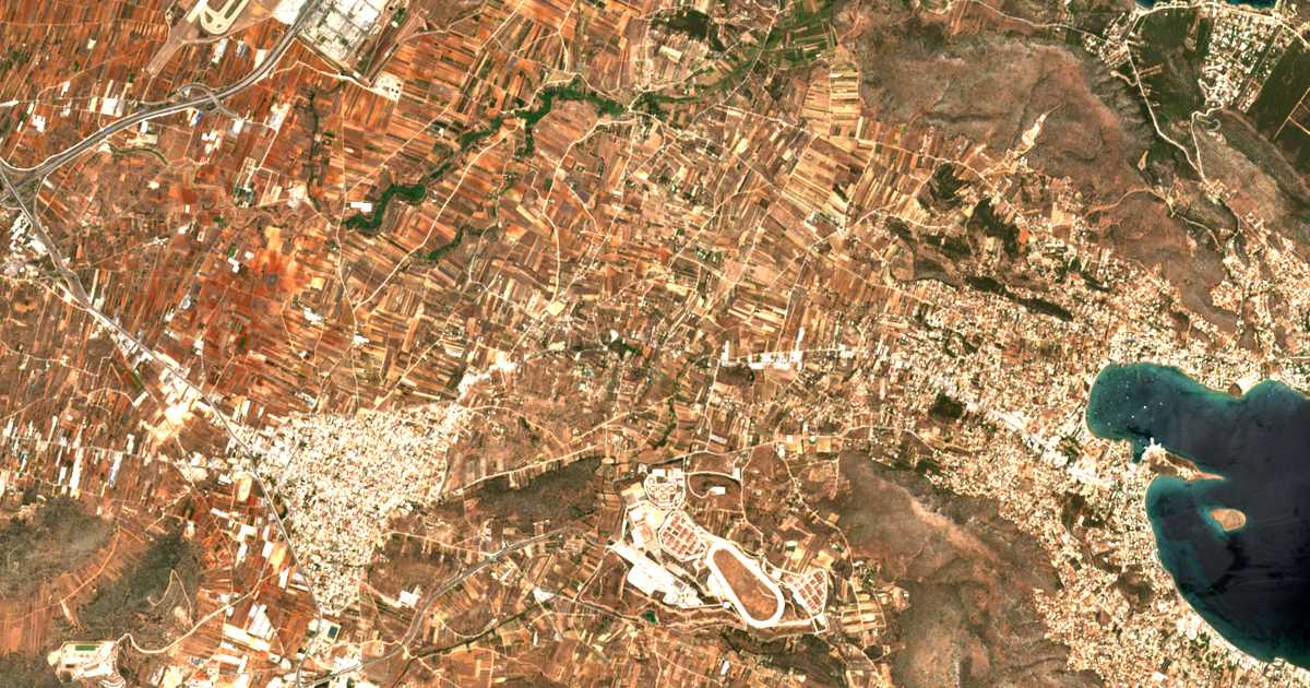 Mapa por satélite de Agía Triáda