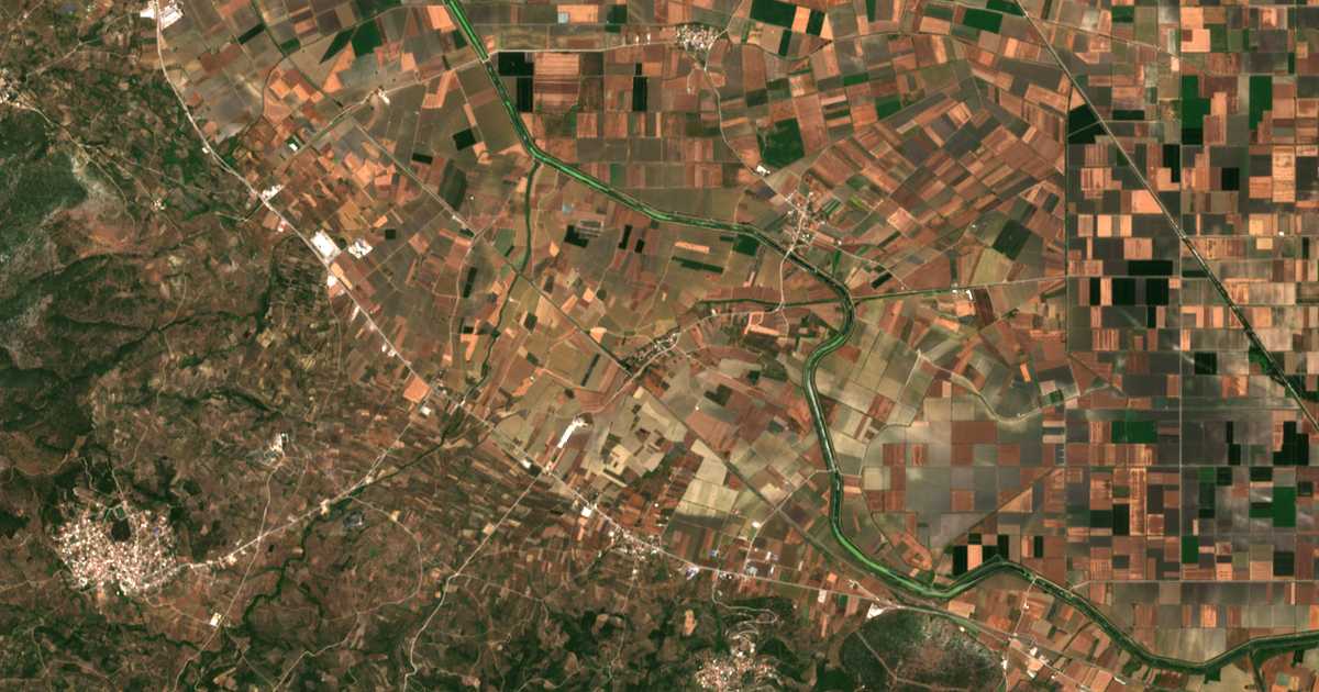 Mapa por satélite de Alalkomenaí