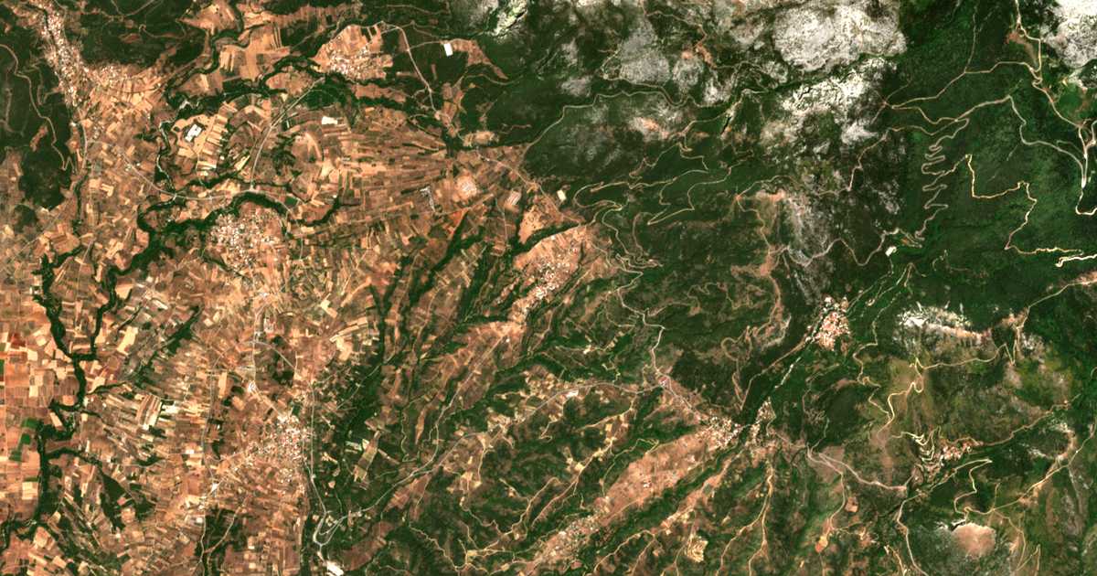 Mapa por satélite de Loútsa