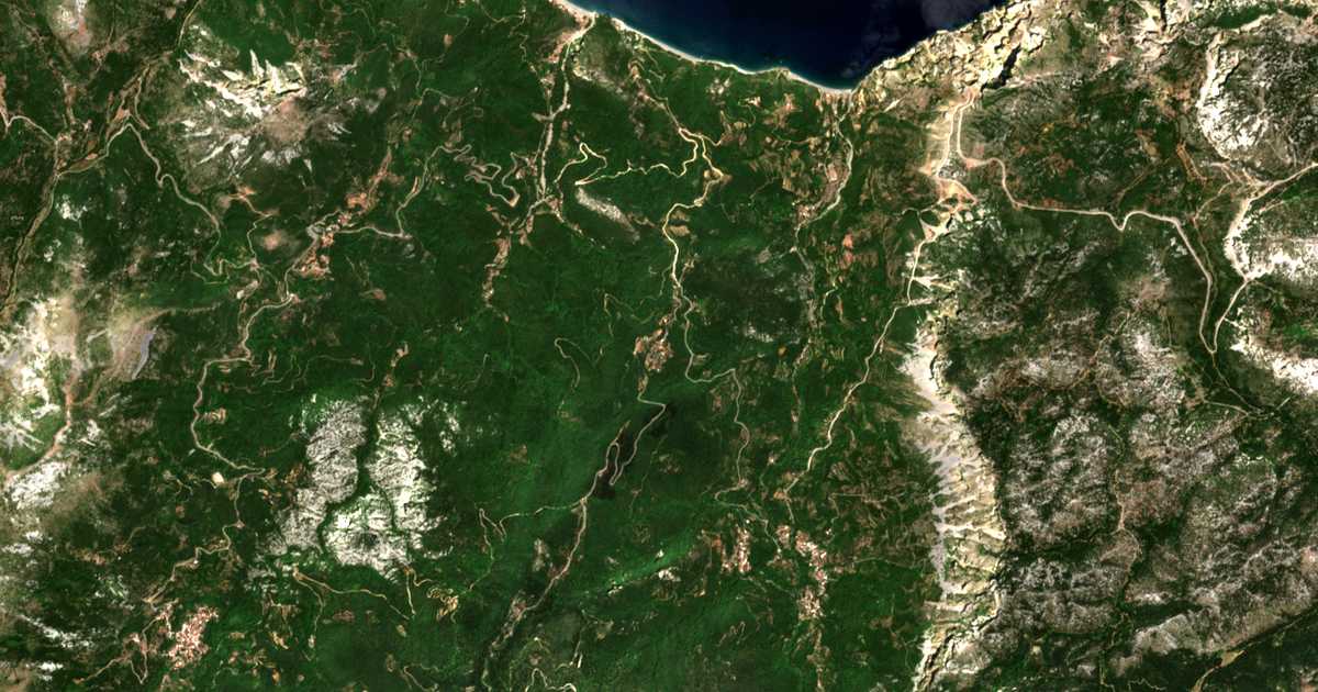 Mapa por satélite de Koútourla