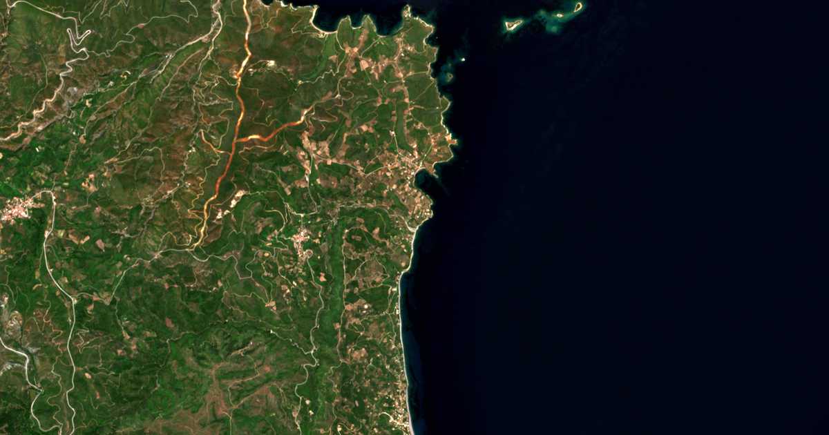 Mapa por satélite de Paralía Kotsikiás