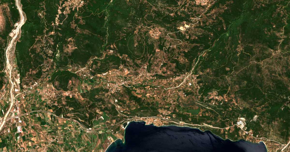 Mapa por satélite de Pefkákion