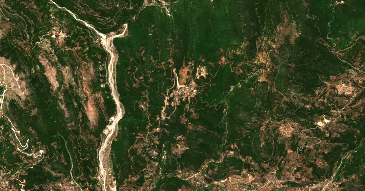 Mapa por satélite de Tríkorfon
