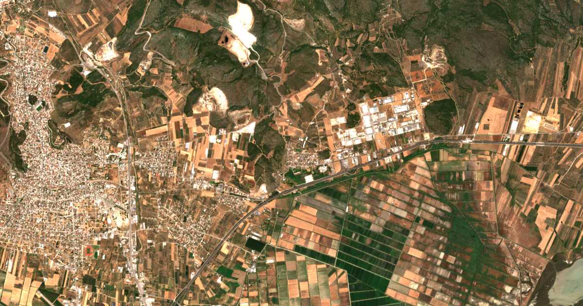 Mapa por satélite de Agía Paraskeví