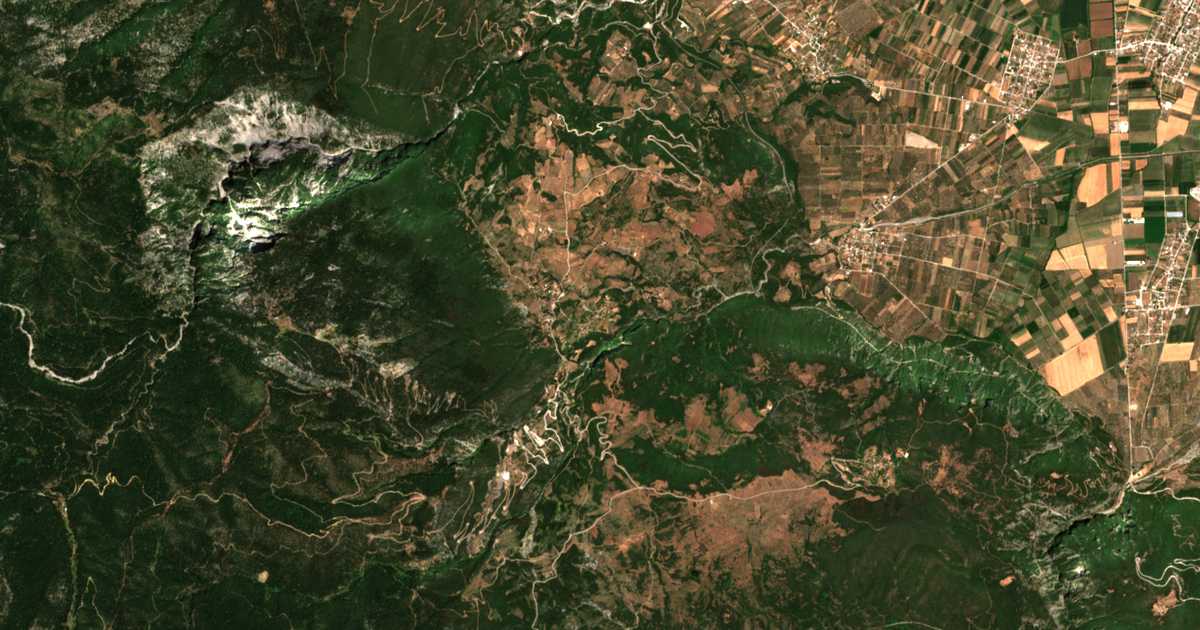 Mapa por satélite de Dýo Vouná