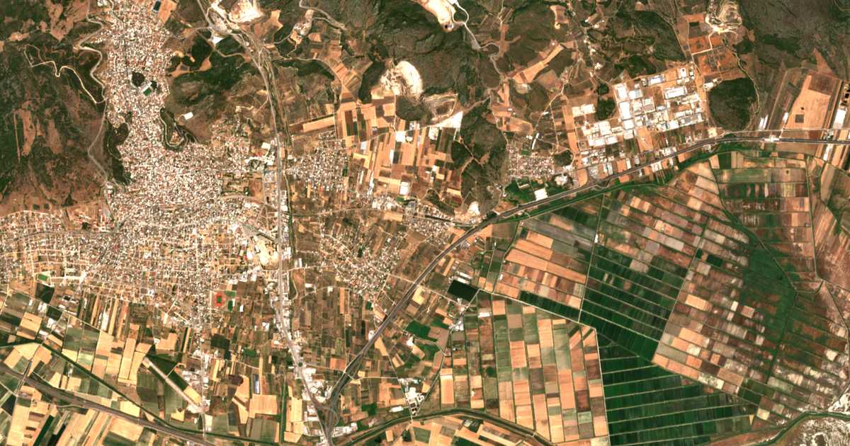Mapa por satélite de Megáli Vrýsi
