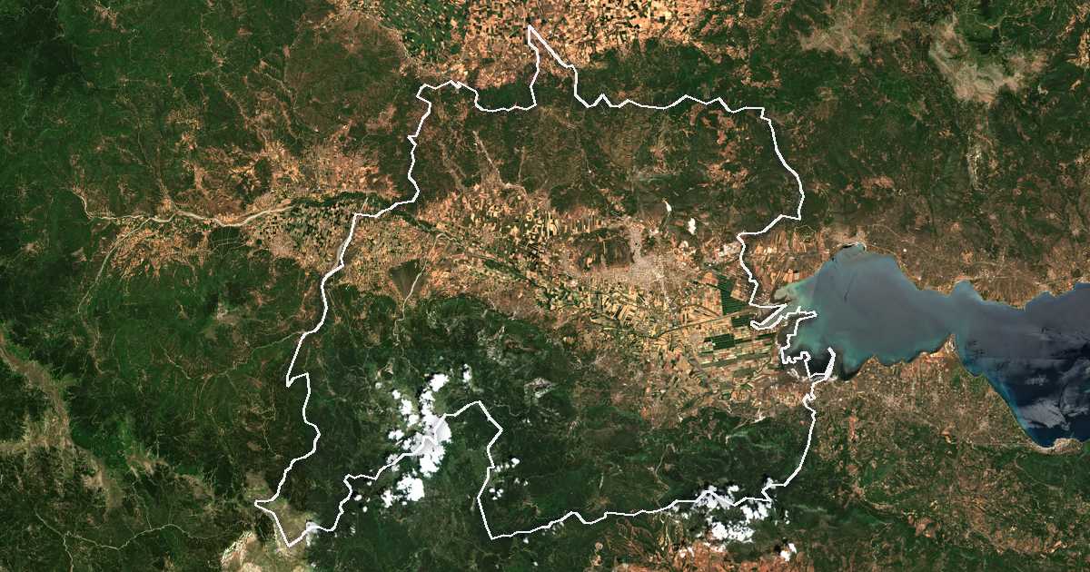 Imagen de satélite con el límite trazado: Lamia