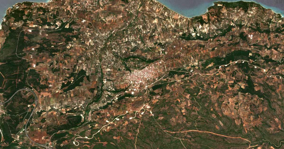 Mapa por satélite de Makrakomi