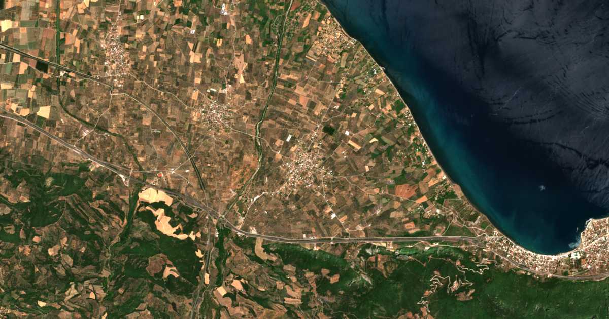 Mapa por satélite de Kainoúrgion