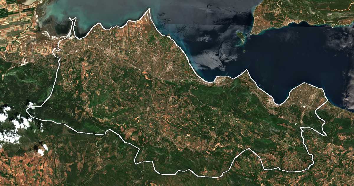 Imagen de satélite con el límite trazado: Molos-Agios Konstantinos