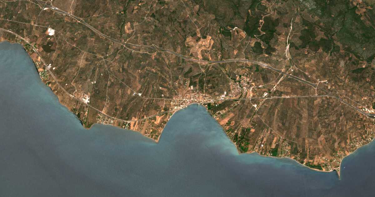 Mapa por satélite de Karavómylos