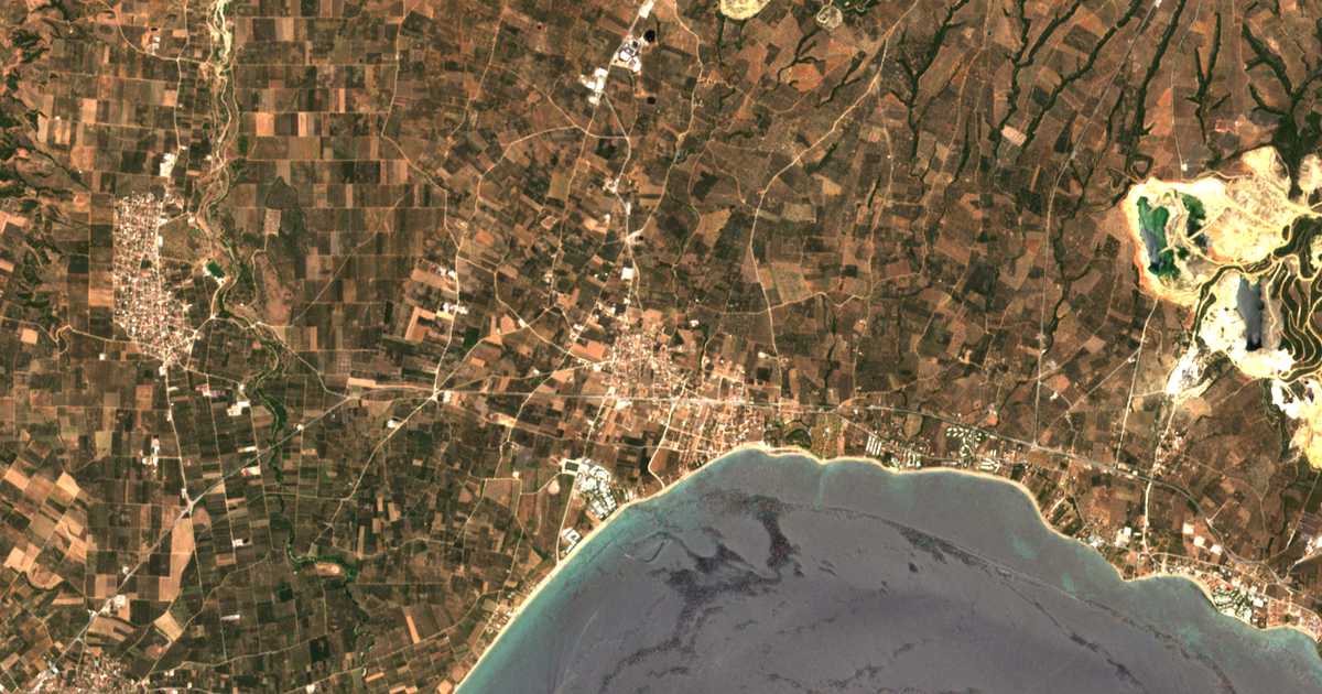 Mapa por satélite de Kalývai Polygýrou