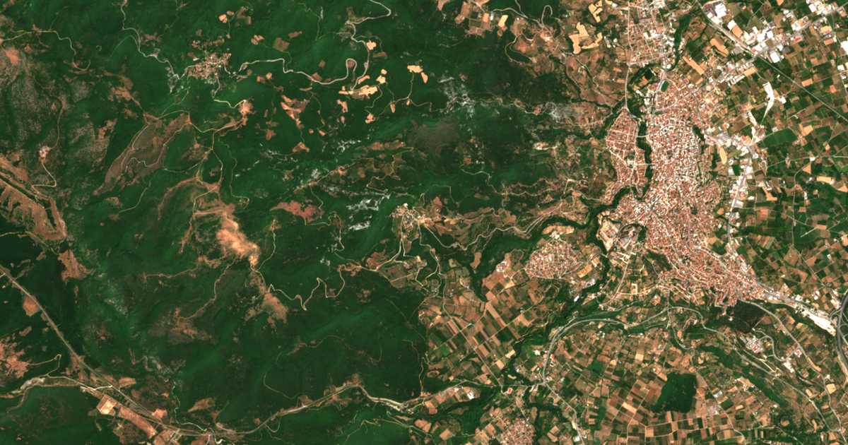 Mapa por satélite de Komníneion