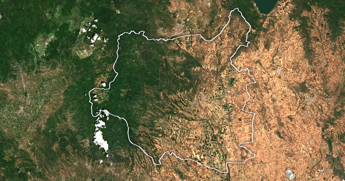 Imagen de satélite con el límite trazado: Peonia