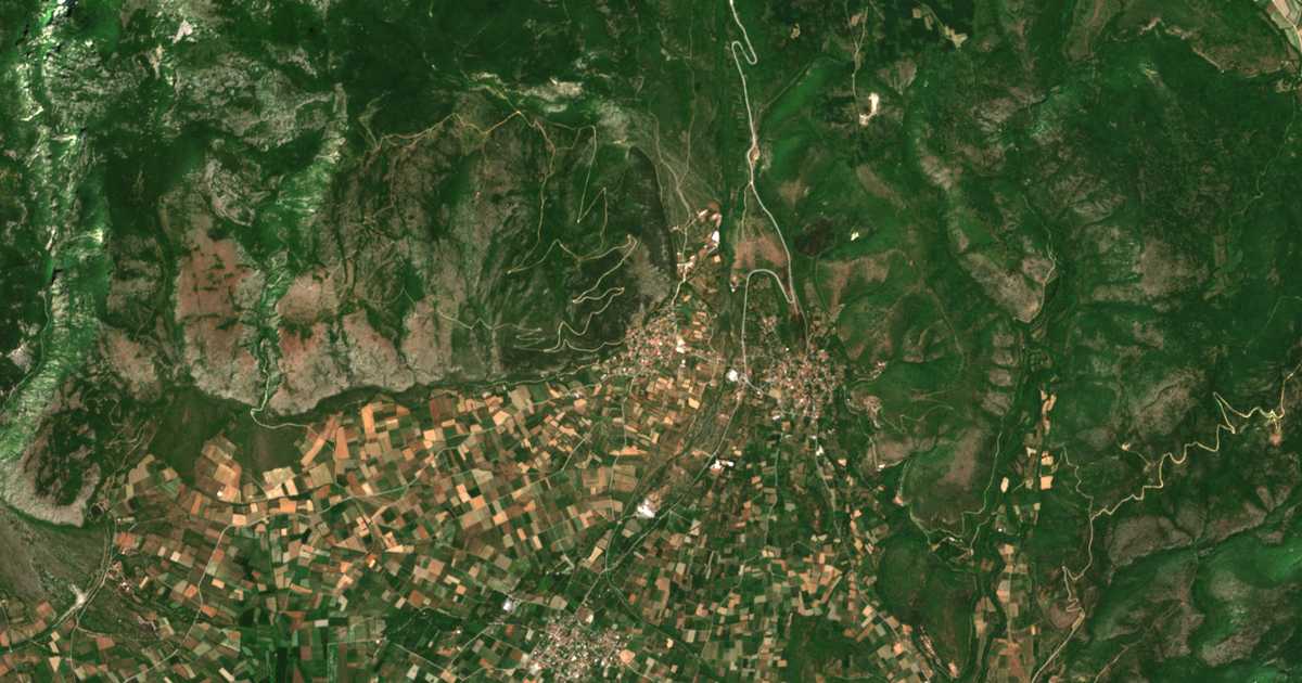 Mapa por satélite de Thiriópetra