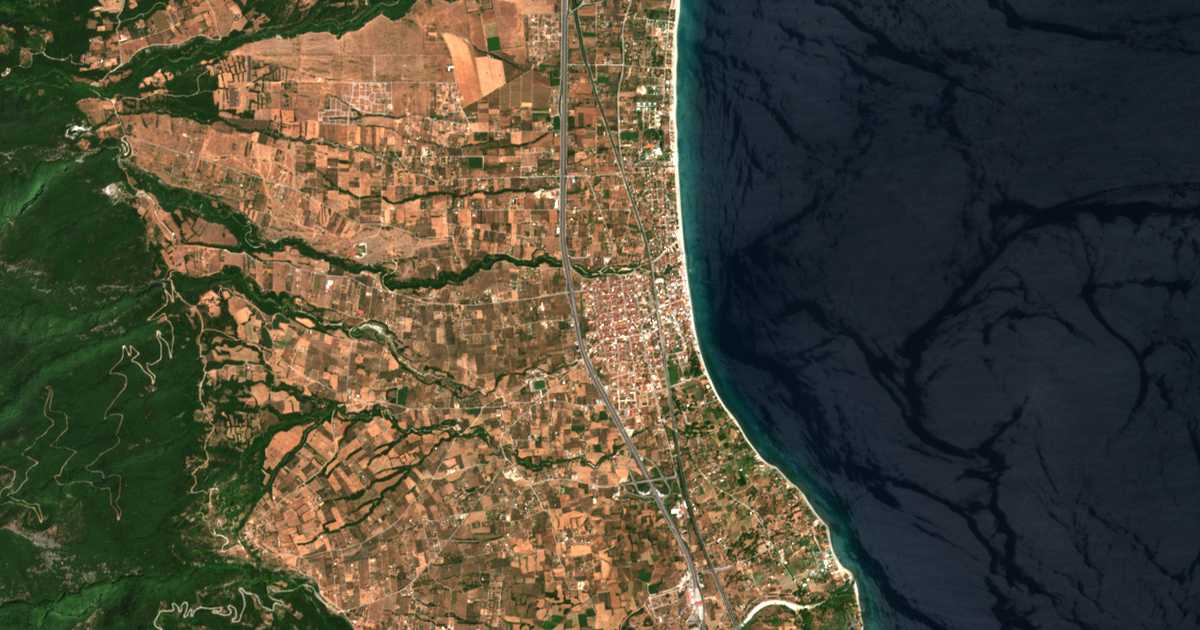 Mapa por satélite de Leptokaryá