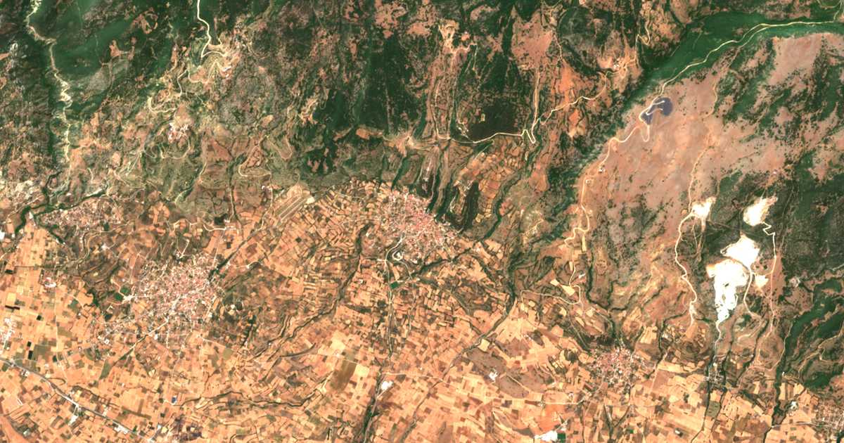 Mapa por satélite de Ágion Pnévma