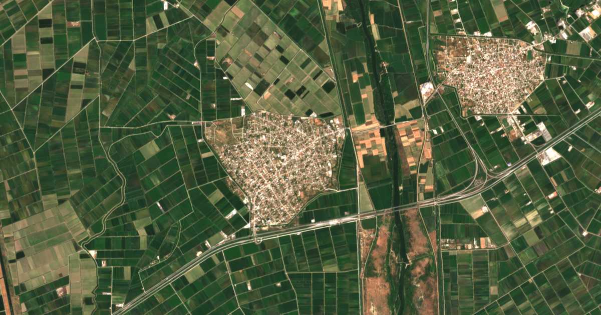 Mapa por satélite de Kýmina