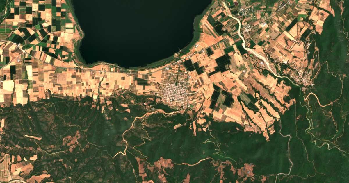 Mapa por satélite de Néa Mádytos