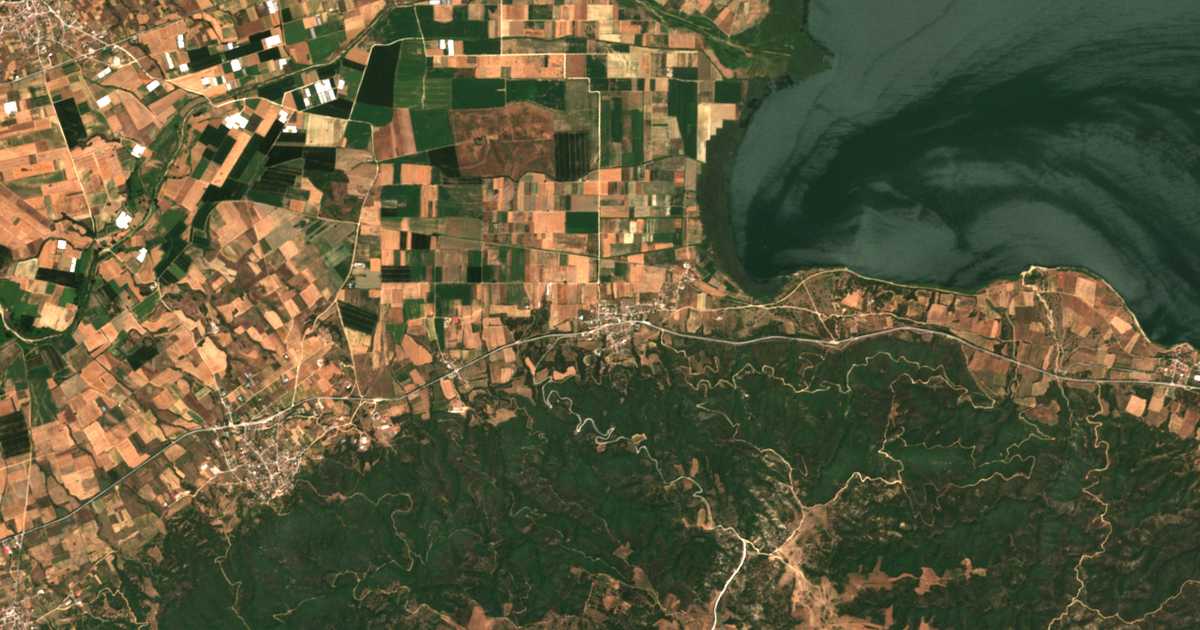 Mapa por satélite de Peristeróna