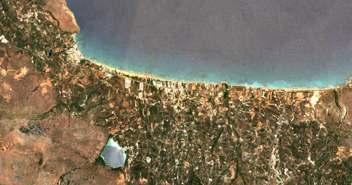 Mapa por satélite de Paralía Kourná