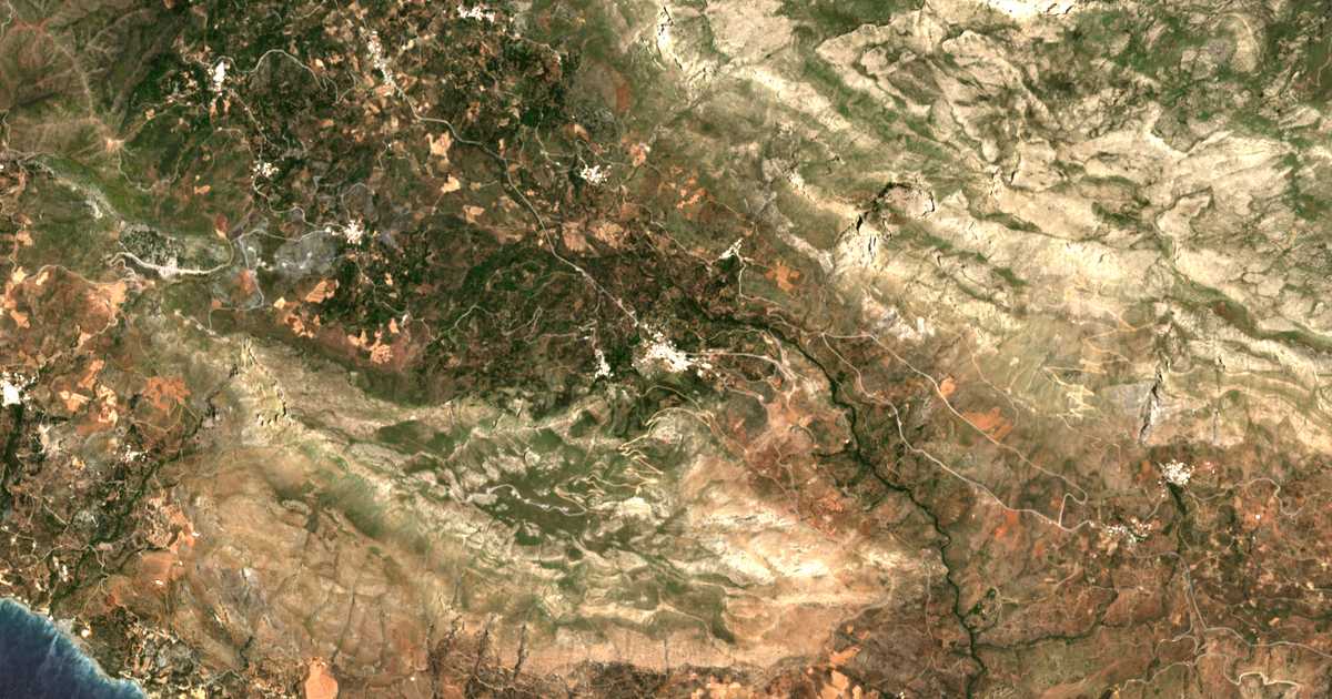 Mapa por satélite de Akoúmia