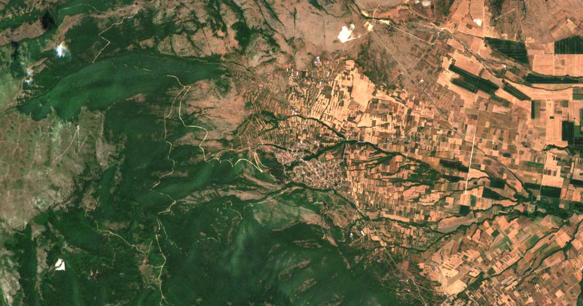 Mapa por satélite de Mikrópolis