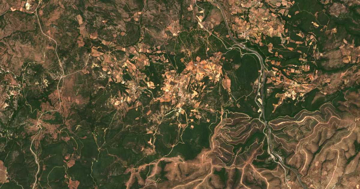 Mapa por satélite de Kómaros
