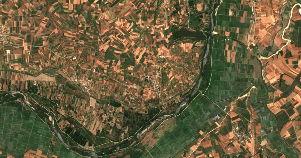 Mapa por satélite de Petrádes