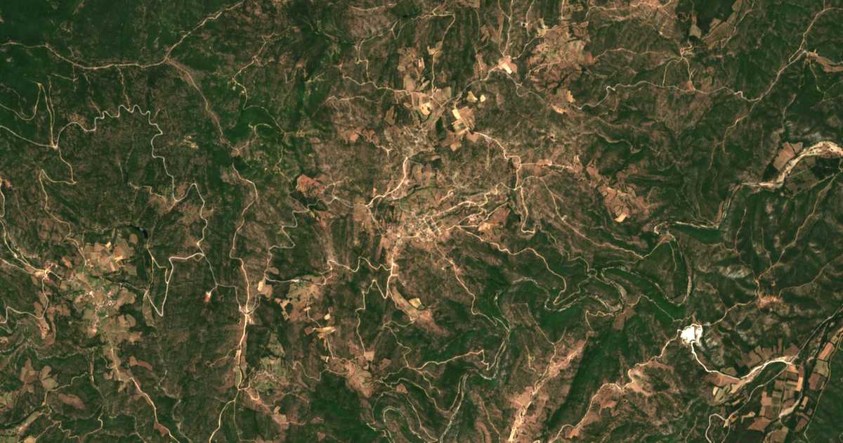 Mapa por satélite de Roússa