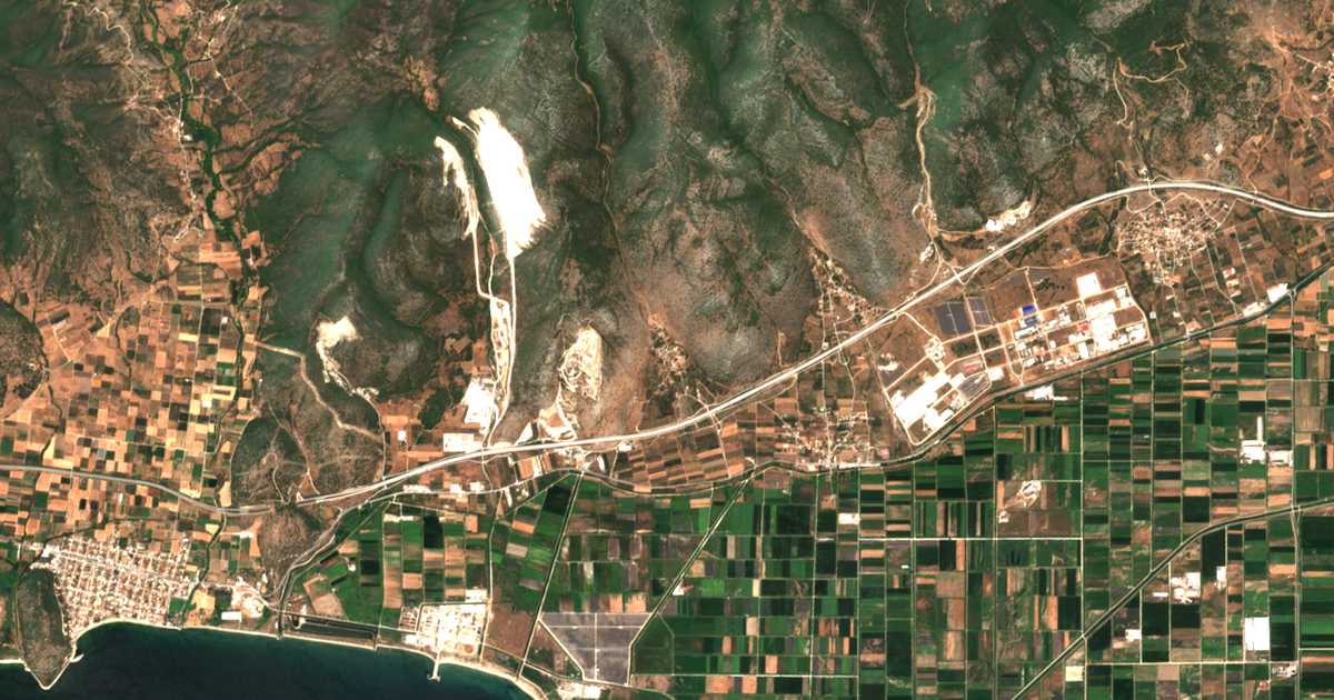 Mapa por satélite de Néa Kómi