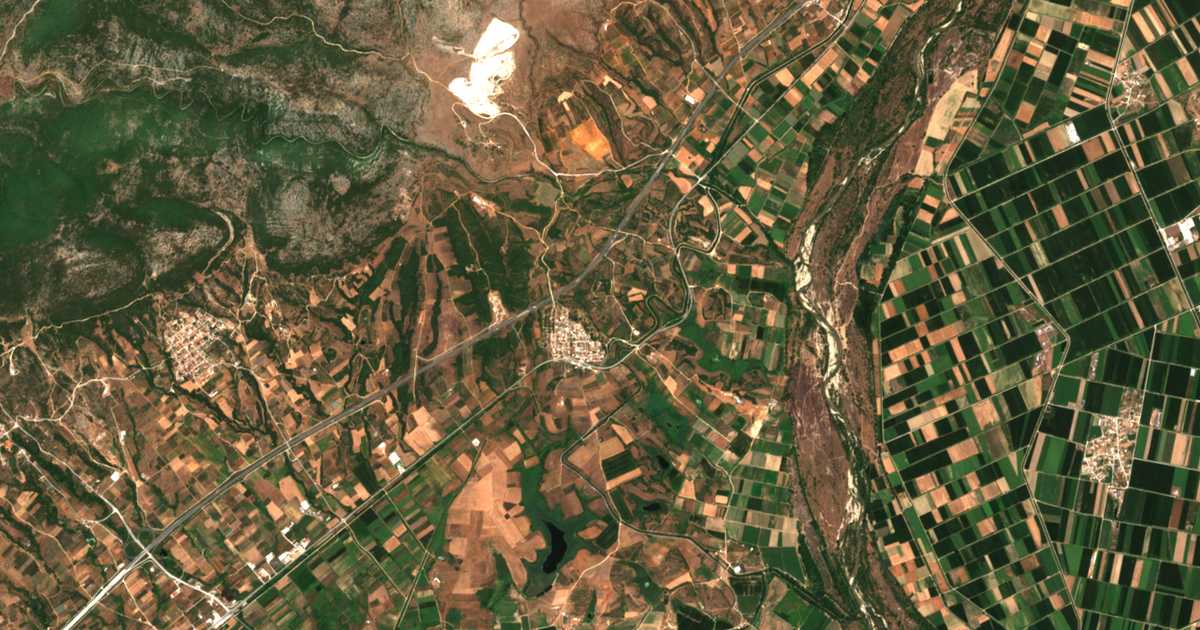 Mapa por satélite de Néos Xeriás