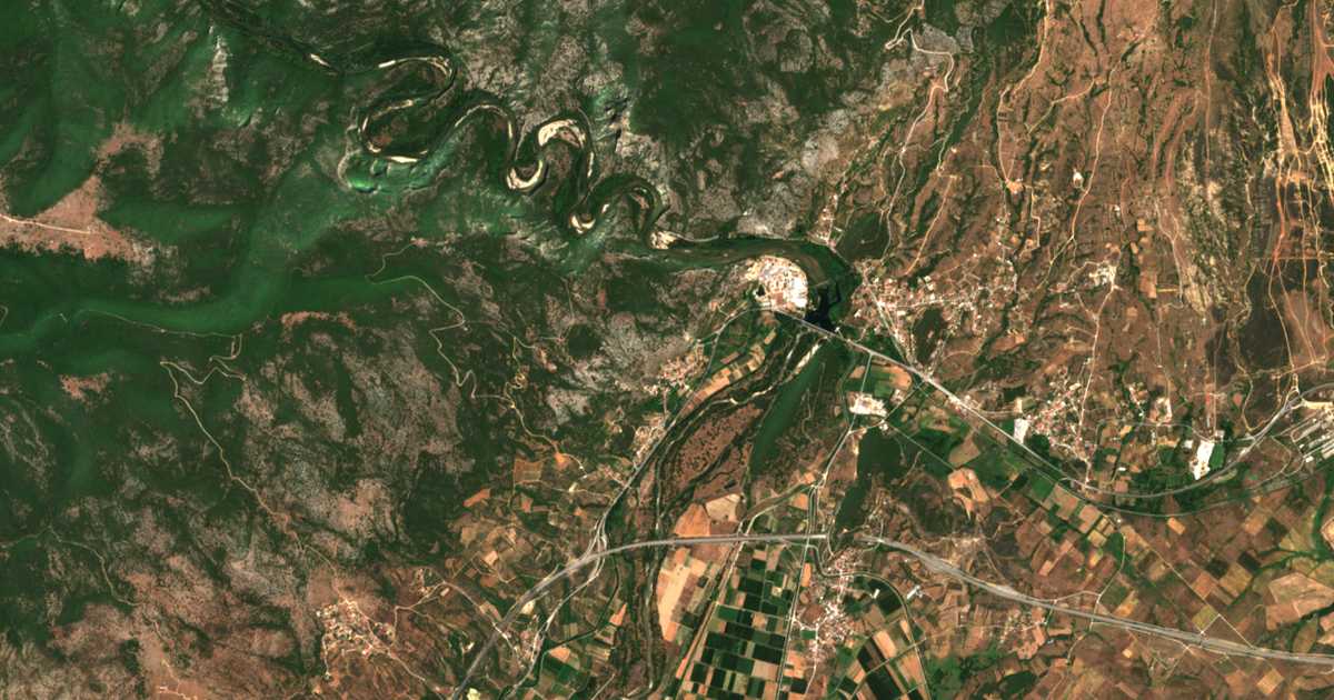 Mapa por satélite de Paradeisos
