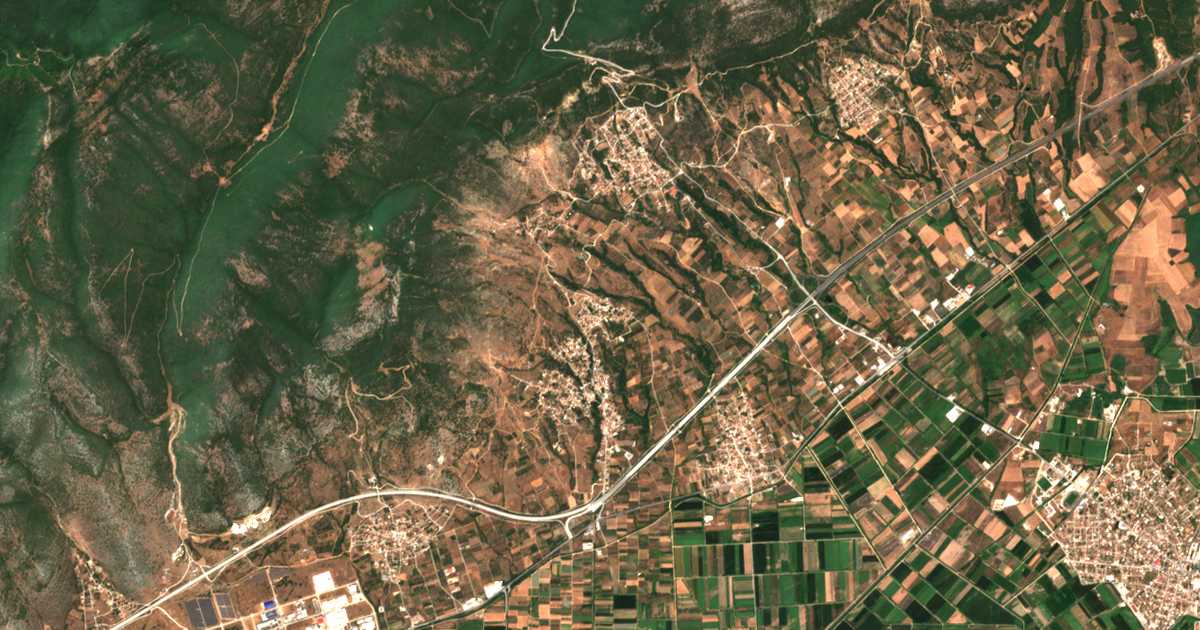 Mapa por satélite de Pérni