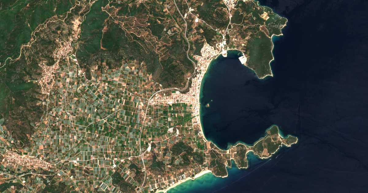 Mapa por satélite de Néa Péramos