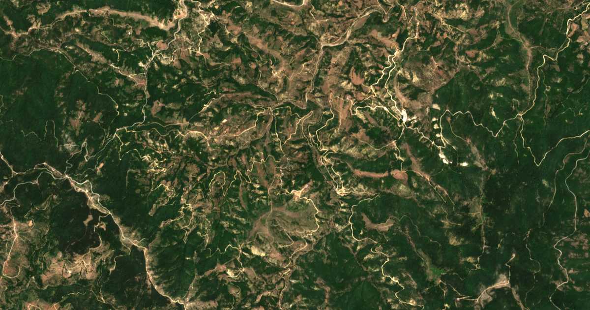 Mapa por satélite de Charádra