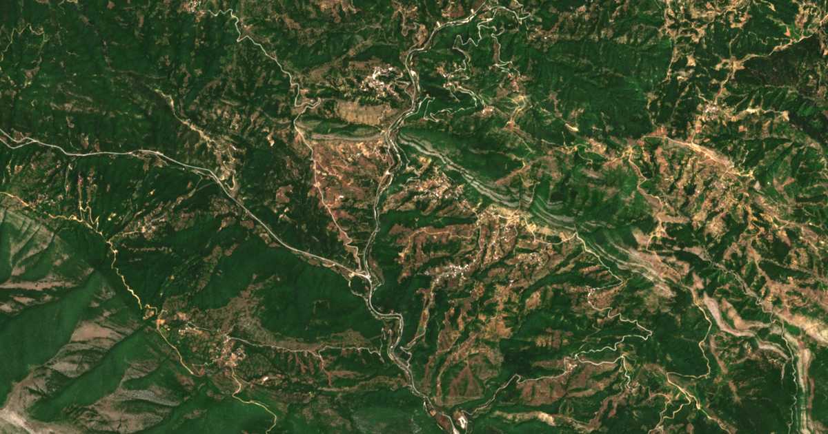 Mapa por satélite de Aióra